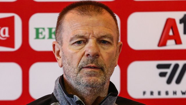 Треньорът на ЦСКА Стойчо Младенов разкри че от декември месец