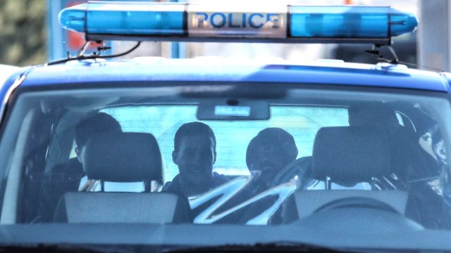 Мигранти пътуващи в бус са задържани до старозагорското село Ракитница