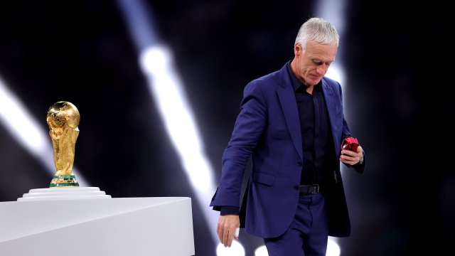 Селекционерът на Франция Дидие Дешан може да остане начело на