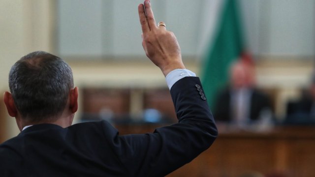 Комисията по бюджет и финанси в НС не прие на