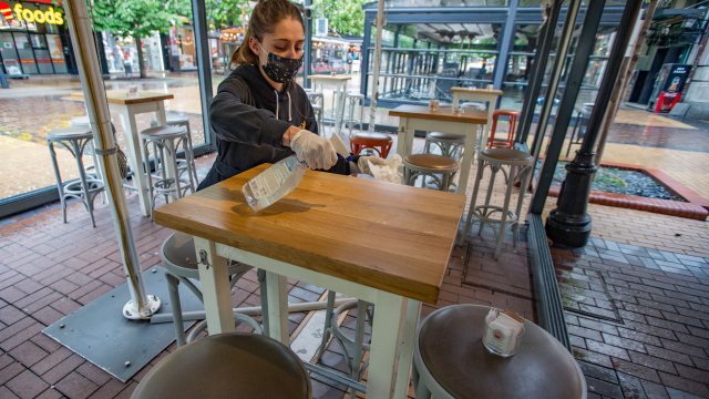 Да отпадне изискването клиентите на заведенията да представят сертификати при