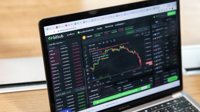 Съществува теория че криптовалутите залязват и компаниите ще започнат да