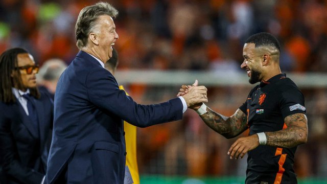 Нидерландия удари Уелс с 3 2 в драматичен мач от група