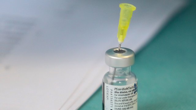Германските служители на реда спряха ваксинации с домашна непроверена и
