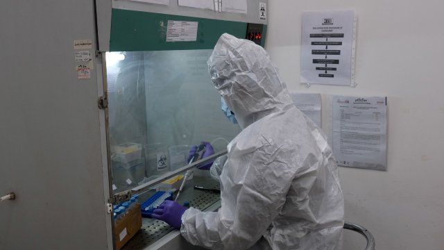 Свръхзаразен мутант на Омикрон вдига учените на крак