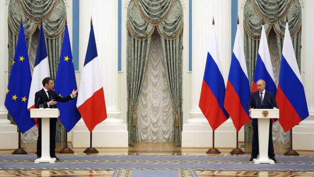 Продължават опитите за деескалацията на напрежението около Украйна Френският президент