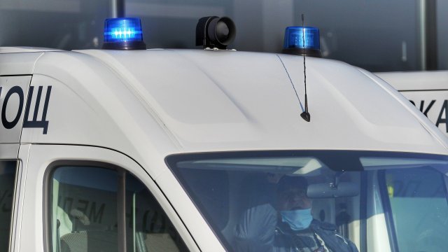 Снимка: Възрастен шофьор загина след удар в дърво на пътя Плевен – Бяла