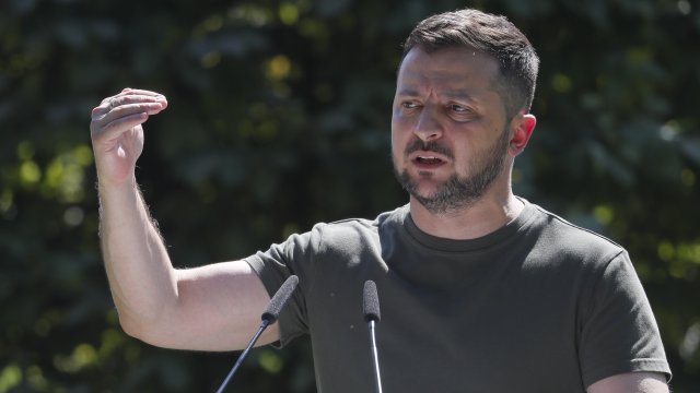 Украинският президент Володимир Зеленски обвини Русия че използва атомната електроцентрала