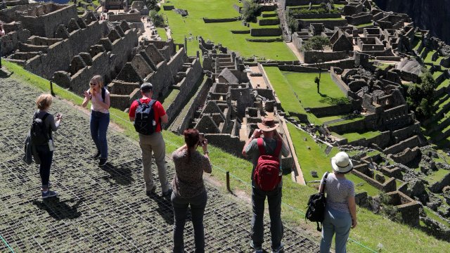 Стотици туристи са блокирани в прочутия перуански регион Мачу Пикчу