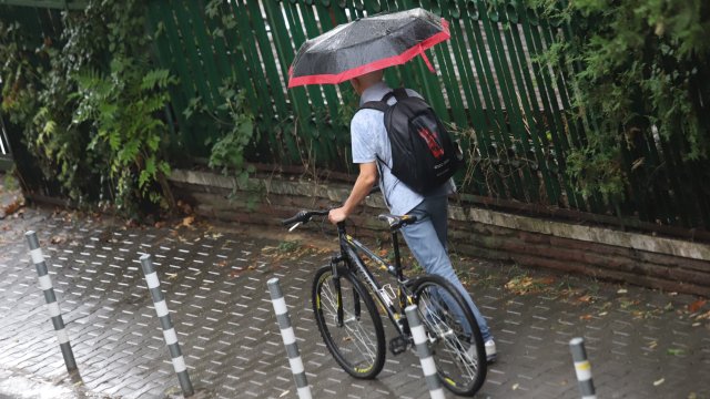 През деня ще бъде предимно облачно Валежите ще продължат като