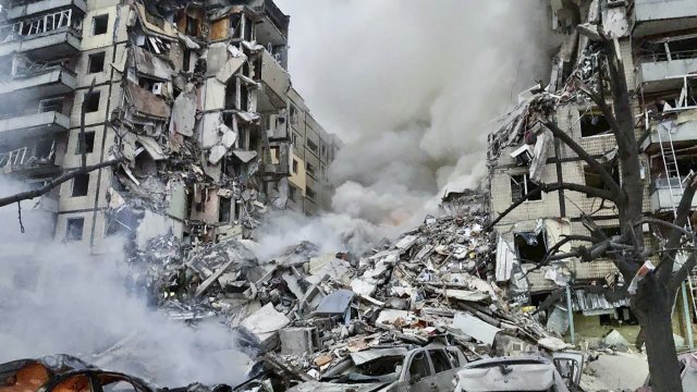 Категорично Русия е отговорна за ракетния удар по жилищен блок