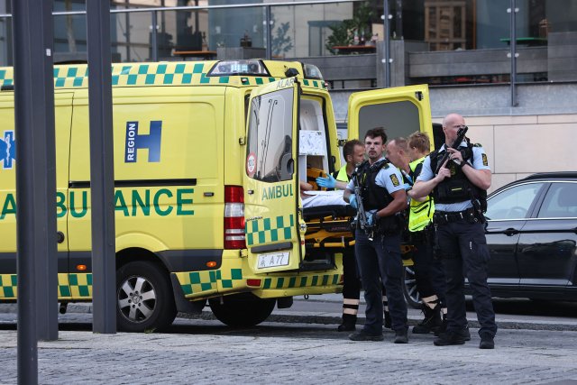 Датската полиция предполага че стрелбата в мол в Копенхаген при
