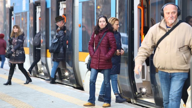 От утре градският транспорт в София ще се движи по празнично