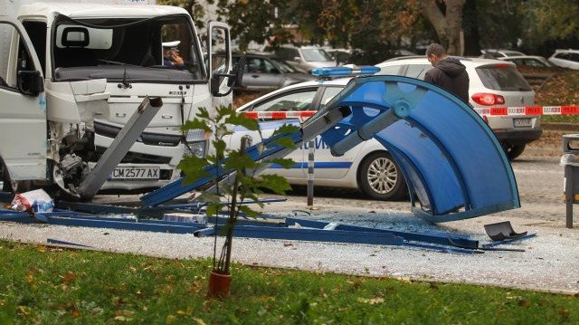 Няма опасност за живота на шофьора причинил катастрофата в София
