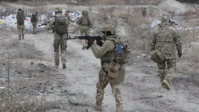 В момента България не обучава украински военни у нас Това