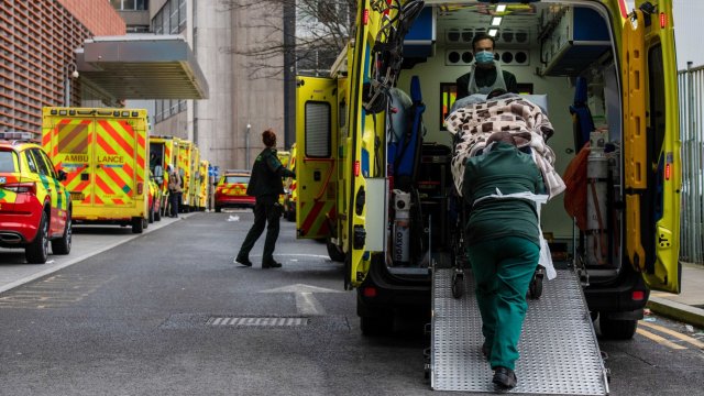 Британец е починал след заразяване с вируса на хеморагичната треска