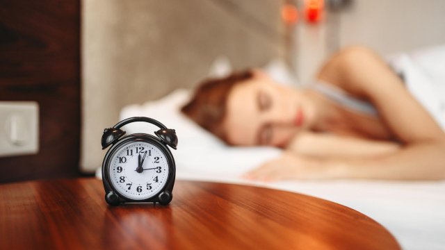 Повечето от нас вярват че осемчасовият сън при възрастните е
