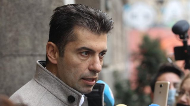 Кирил Петков подчерта, че "най-важното е президентът да слага България