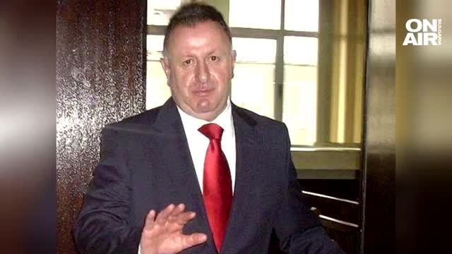 Тяло на мъж е огнестрелна рана е било открито в