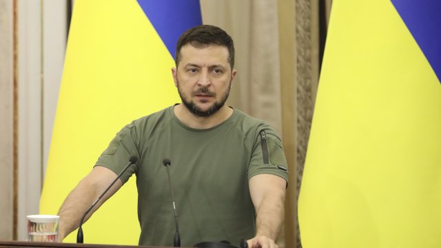 Володимир Зеленски е отнел украинското гражданство на 4 ма души които