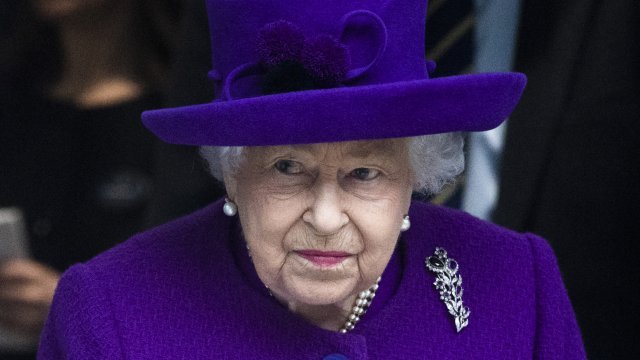 Внучката на кралица Елизабет II лейди Луиз Уиндзор е приела