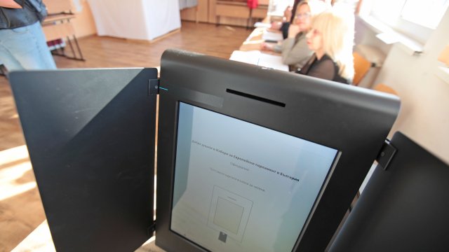 България гласува на третите предсрочни парламентарни избори от 2021 година