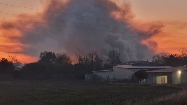 Локализиран е пожарът в двора на военния завод Арсенал в