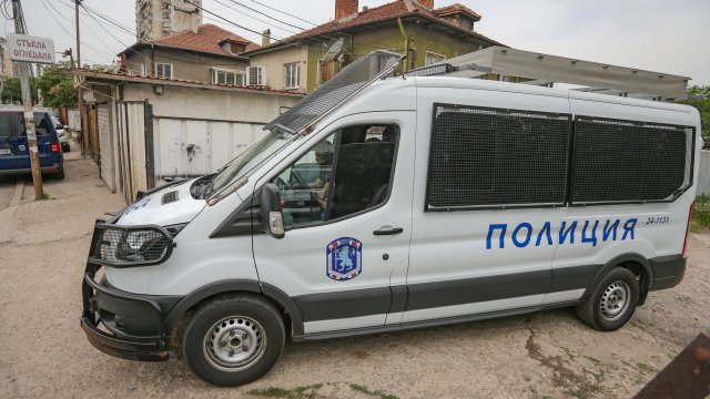 Четирима души са задържани при полицейска акция в София срещу