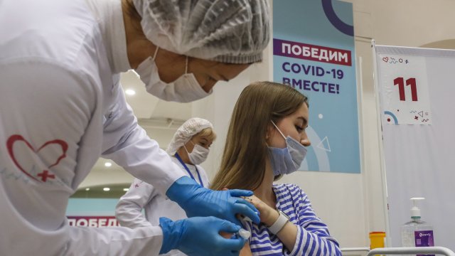 Руската ваксина Sputnik V ще бъде преработена за целите на
