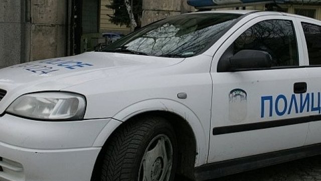 Катастрофа между кола и мотор: 25-годишен е с опасност за живота