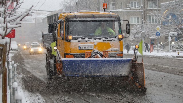 Усложнена е пътната обстановка в Централна и Северна България Обилен