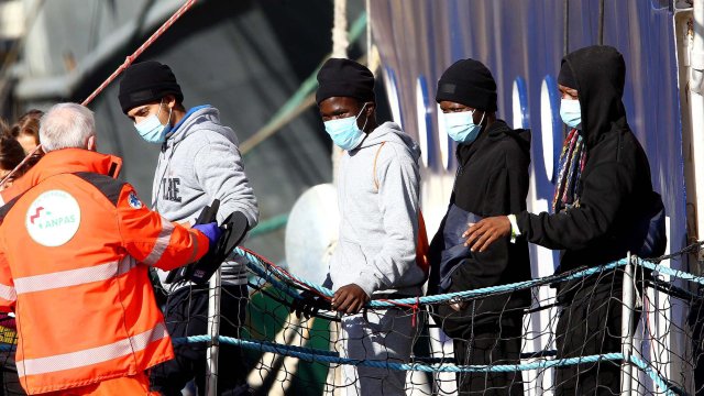 Двумесечно бебе е било извадено мъртво от корабокрушение на мигрантски