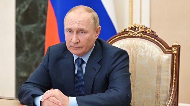 Британският министър на отбраната Бен Уолъс заяви че Русия търпи