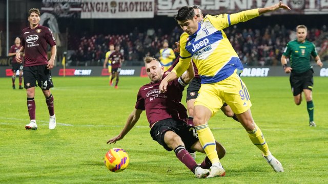 Раздираният от скандали и заплашен от изхвърляне в Серия Б