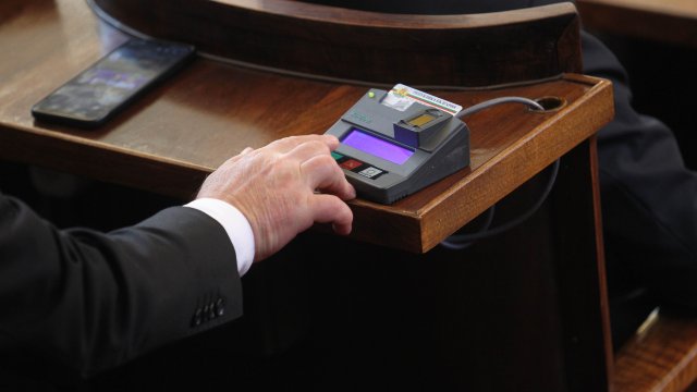 Бюджетна комисия прие с 10 гласа за  предложението на Кирил Ананиев