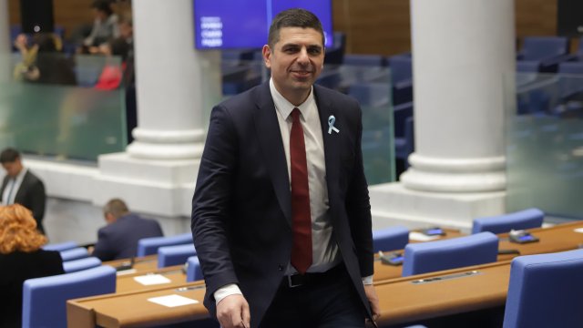 Ивайло Мирчев и Надежда Йорданова предлагат закон за връщането на комплекс 