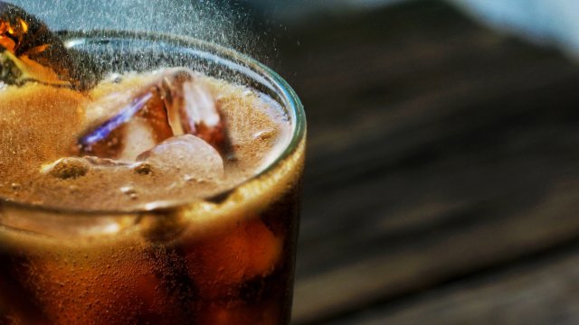 Захарта в безалкохолните напитки в България намаля с 15 Това