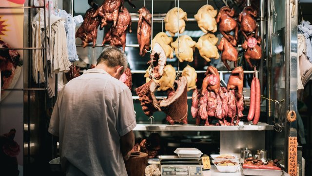 Докато растящите цени на храните продължават да сеят хаос в