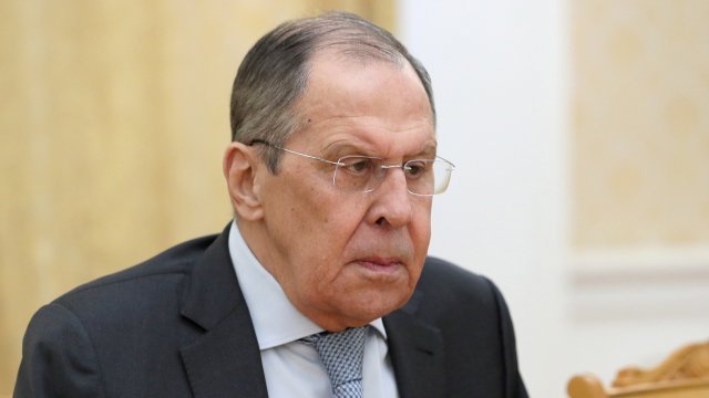 Руският външен министър Сергей Лавров заяви че САЩ възпират Киев да