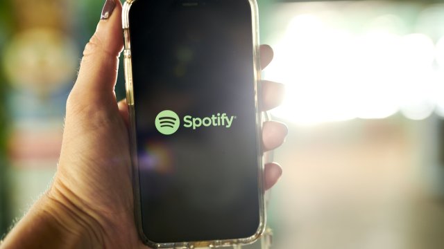 Шведската компания за стрийминг на музика Spotify спира услугите си