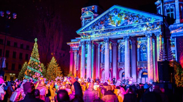 Музика танци емоции и коледни вълшебства – това почувстваха хиляди