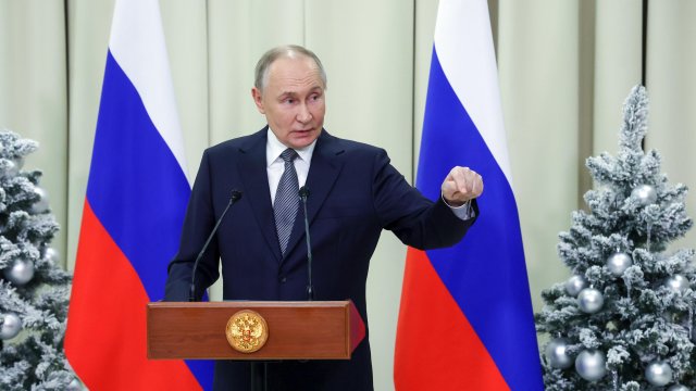 Путин каза, че Русия би обмислила възможността за ядрено оръжие, ако САЩ го направят.