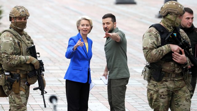 Украйна очаква този месец да получи първия транш от Европейския