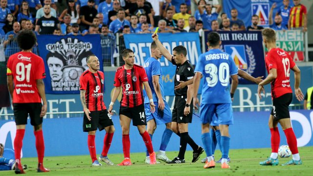 Съдията Ищван Ковач, допуснал фаталната за "Левски" грешка преди гола