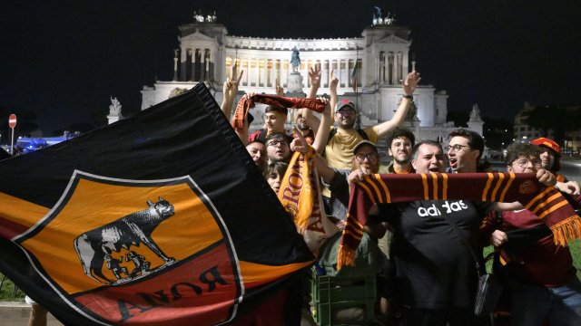 Феновете на Рома изживяха бурно радостта от спечелването на Лигата