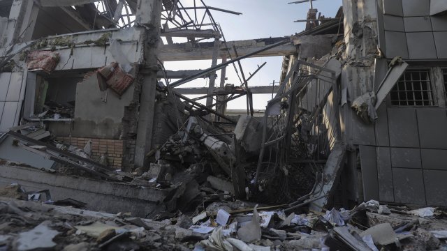 Дори Западът да прекрати доставката на оръжие за Киев Украйна