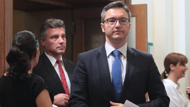 За нас за БСП изпращането на оръжие на Украйна категорично