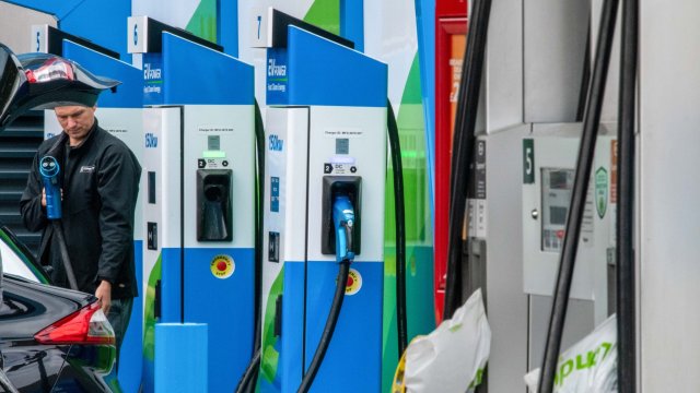 В началото на седмицата петролът се понижи заради опасенията че