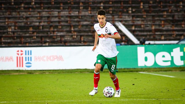 Илия Груев официално поднови своя договор с Вердер Бремен От клуба