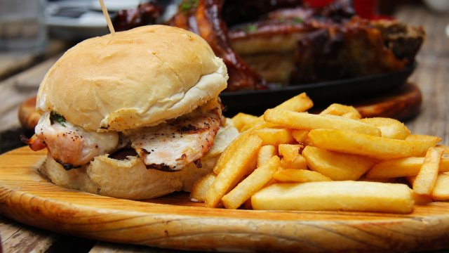 Усилията за премахване на индустриално произведените мазнини имат да извървят